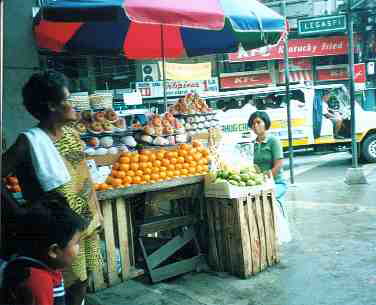 Cebu_SidewalkVendor_Fruit