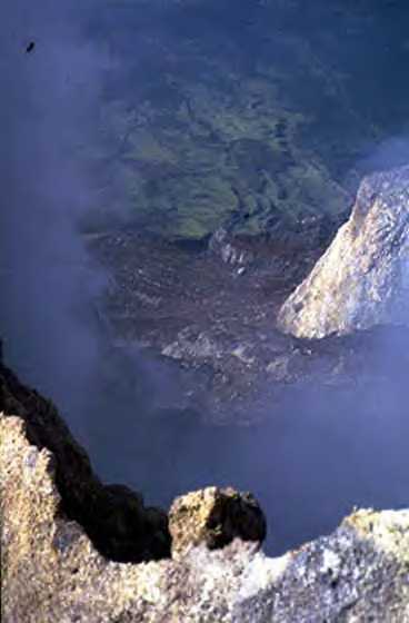 Mayon-OnTheEdgeSummitalCrater